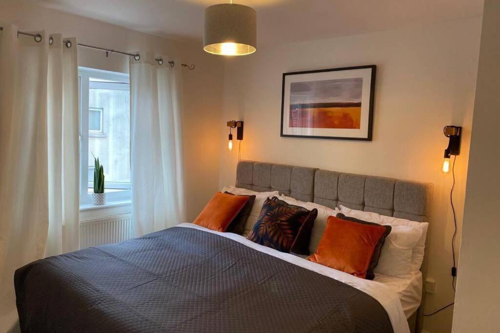 Alicia Newport By Mia Living 2 Bedroom Apartment With Dedicated Parking ภายนอก รูปภาพ